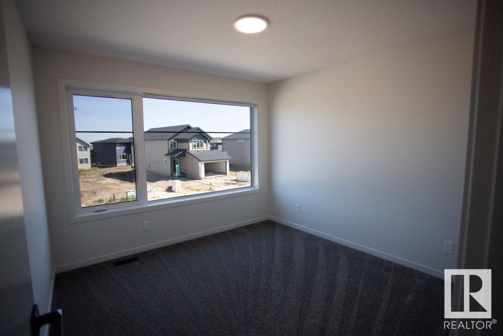 Photo 8 of 15859 27 Av Sw, Edmonton AB