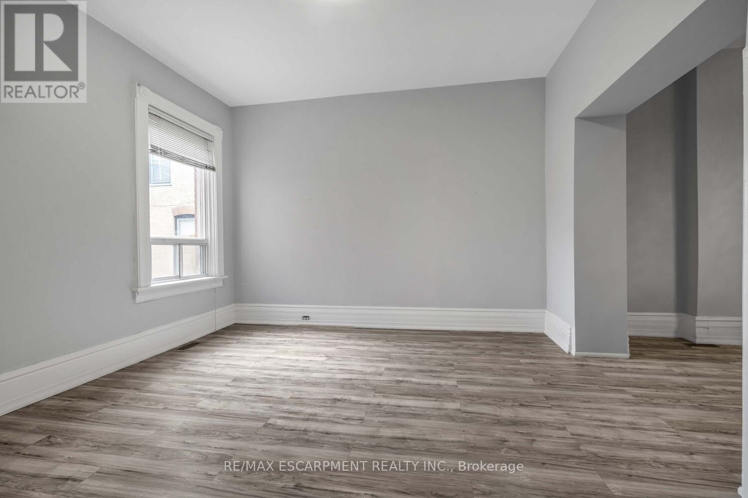 Photo 5 of 35 Beaconsfield Avenue, Toronto ON