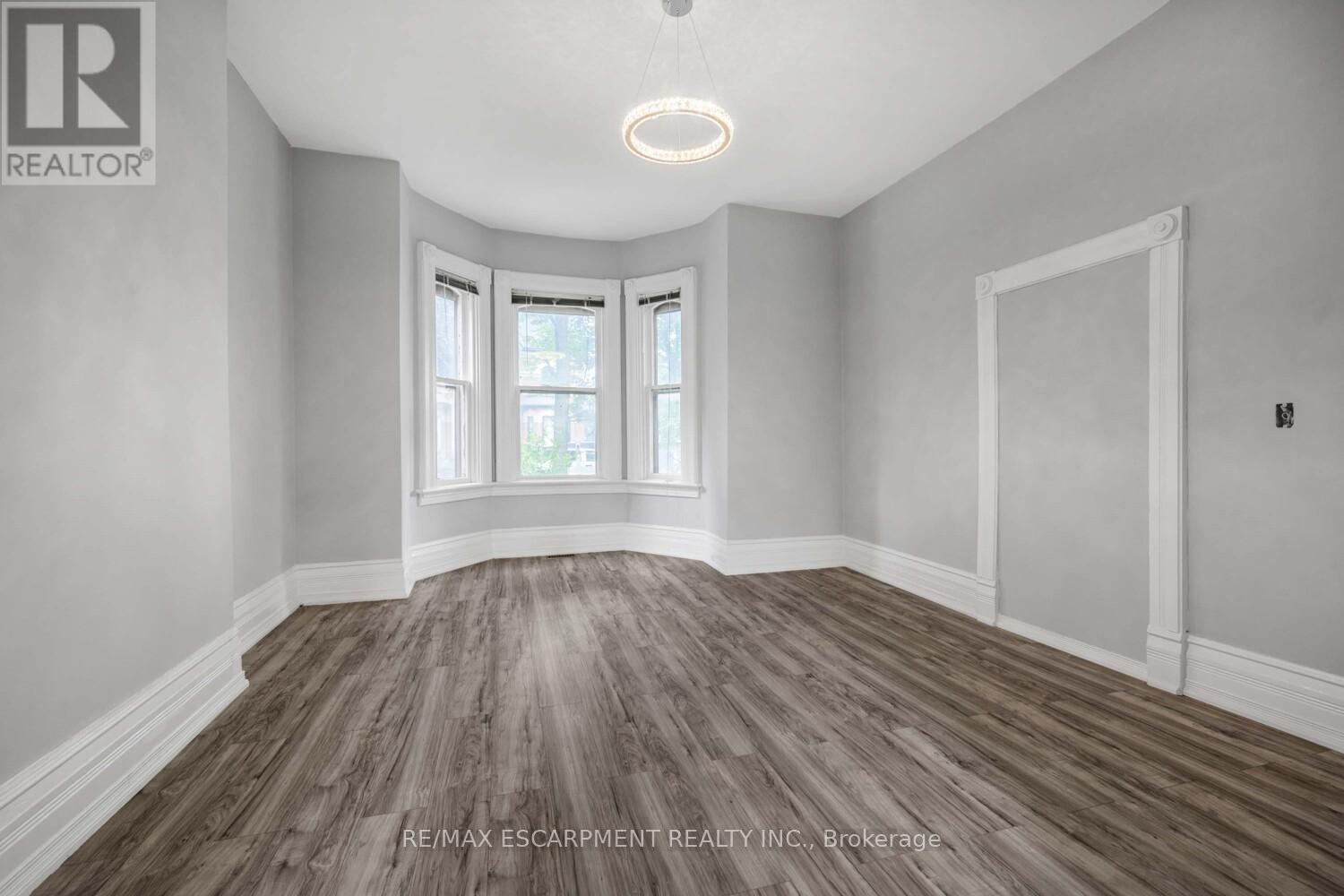 Photo 6 of 35 Beaconsfield Avenue, Toronto ON