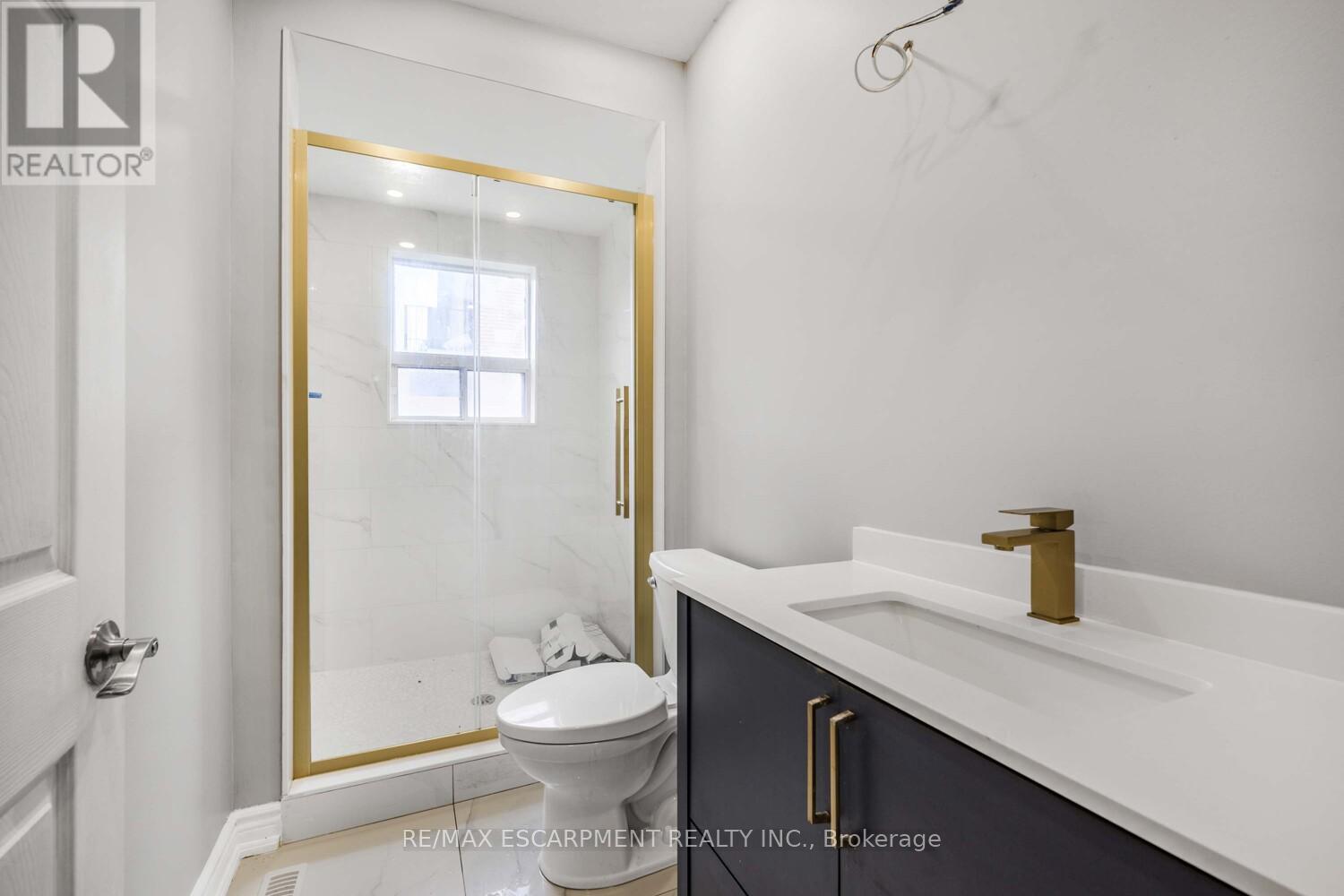 Photo 9 of 35 Beaconsfield Avenue, Toronto ON