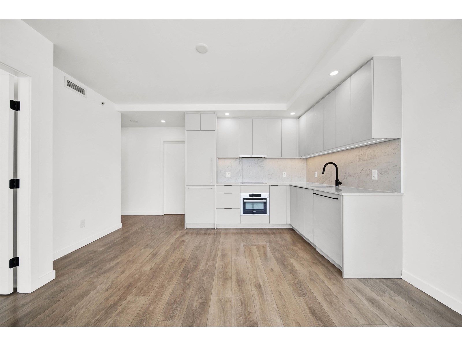 Photo 11 of 2811 13685 102 Avenue, Surrey BC