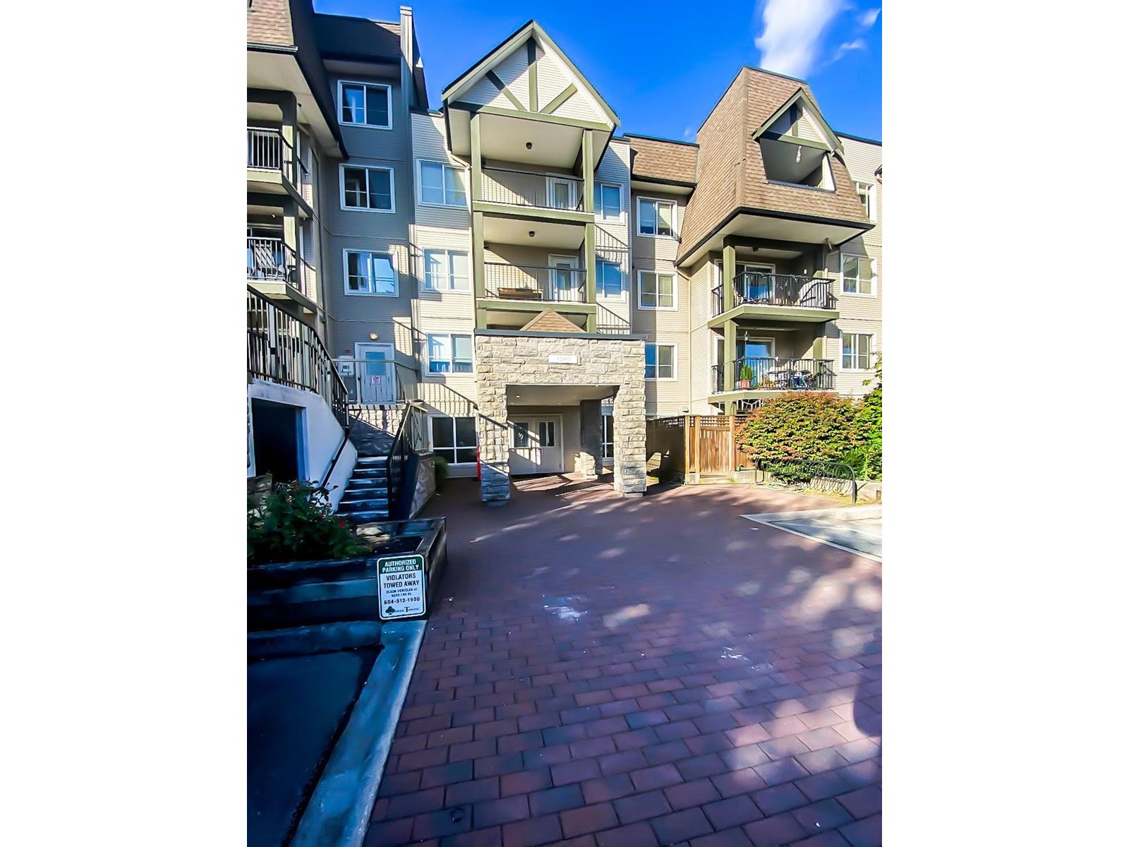 Photo 1 of 421 12083 92 A Avenue, Surrey BC