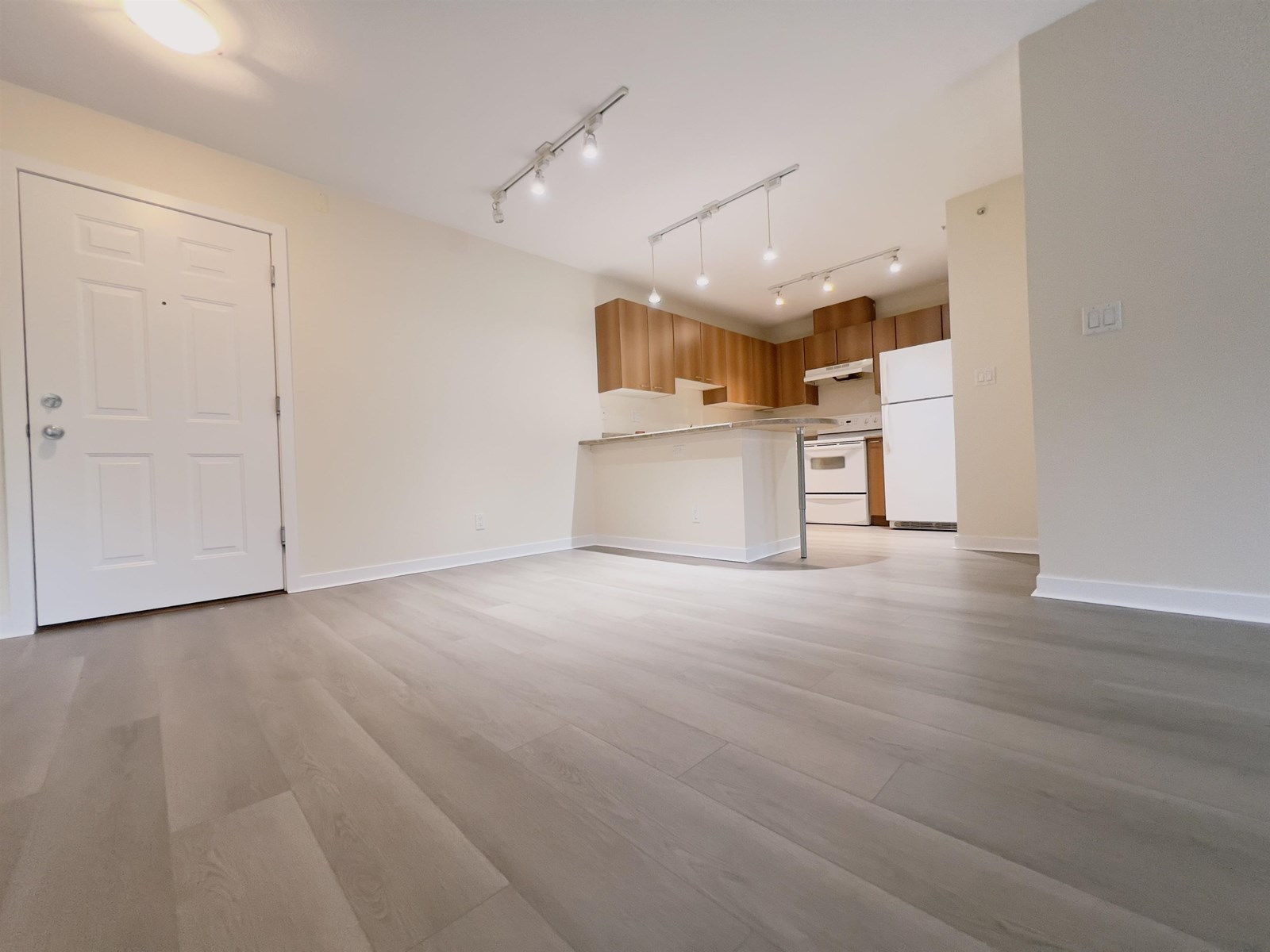 Photo 10 of 421 12083 92 A Avenue, Surrey BC