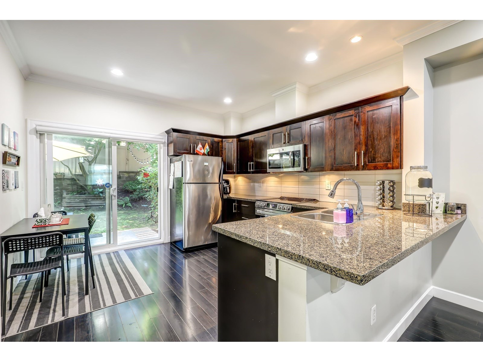 Photo 5 of 12 15192 62 A Avenue, Surrey BC