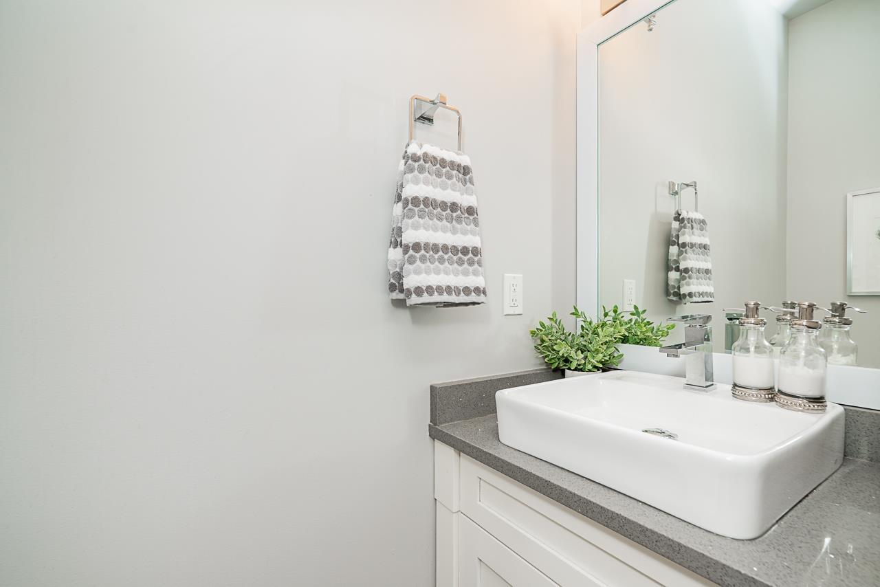 Photo 17 of 21165 77 B Avenue, Langley BC