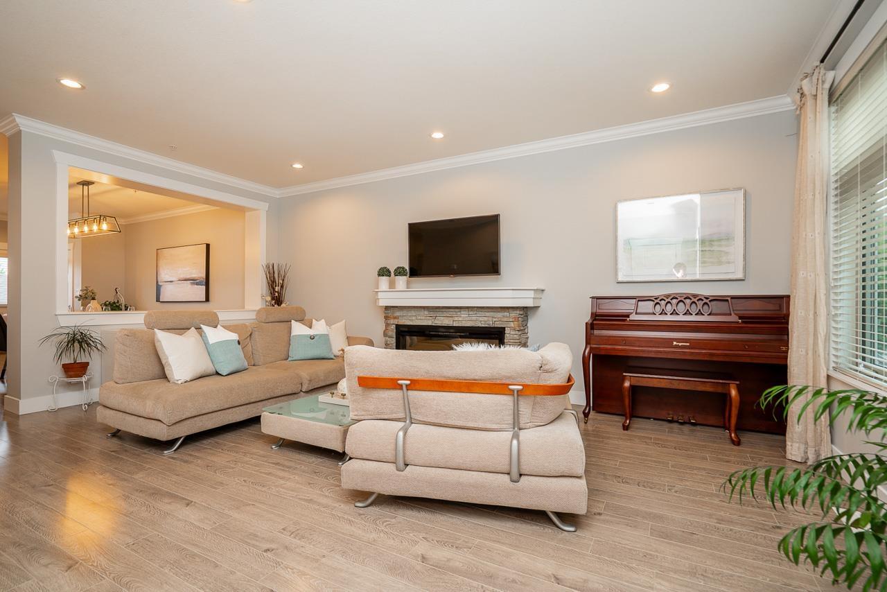 Photo 4 of 21165 77 B Avenue, Langley BC