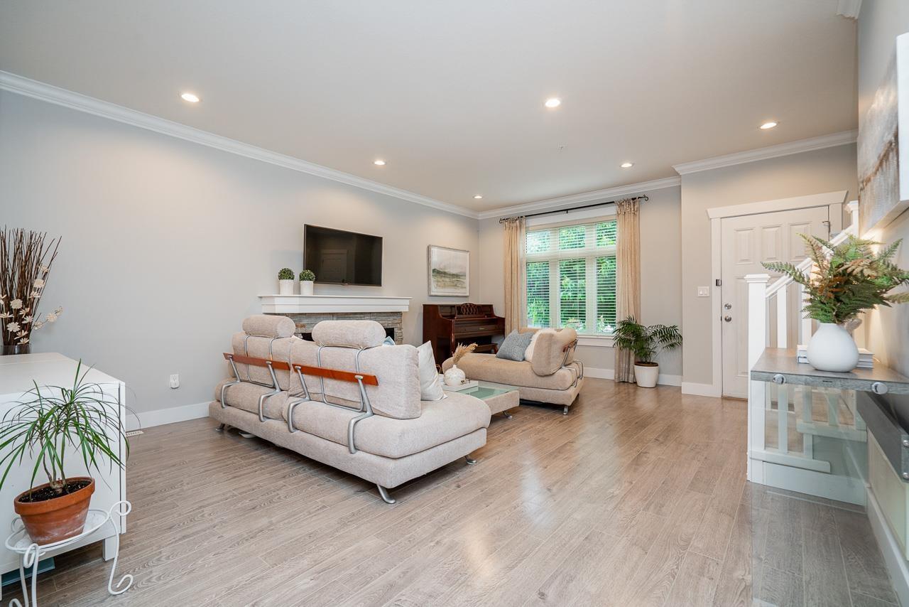 Photo 9 of 21165 77 B Avenue, Langley BC