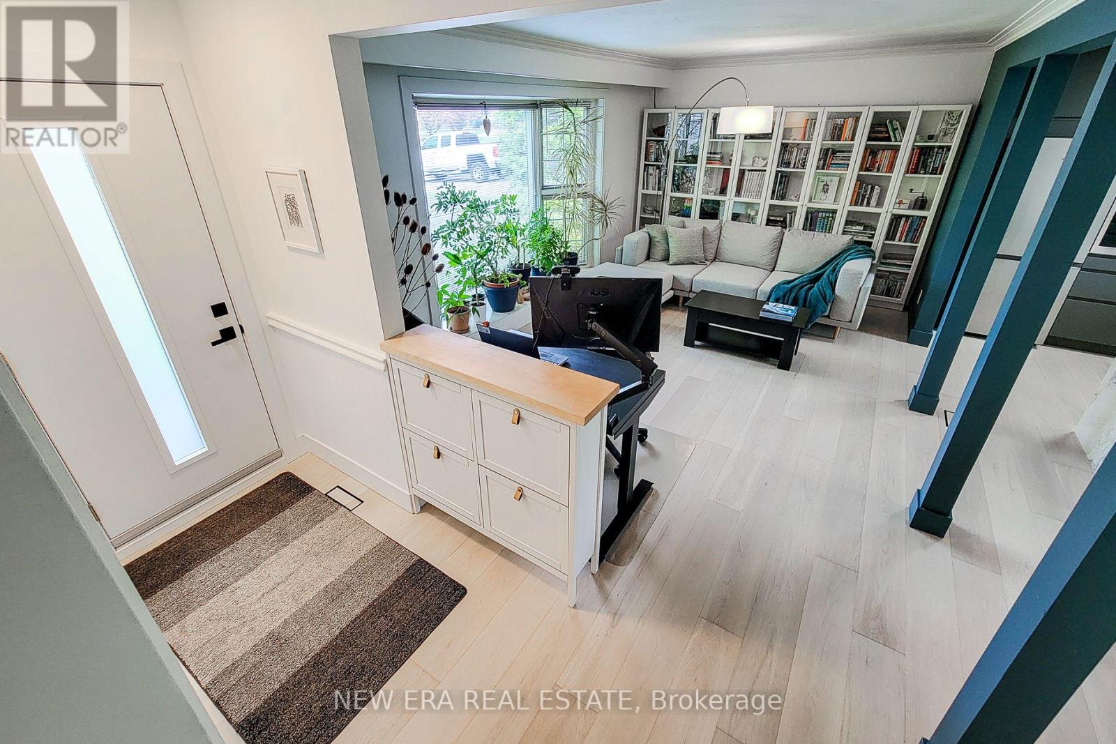 Photo 8 of 5322 Windermere Drive, Burlington ON