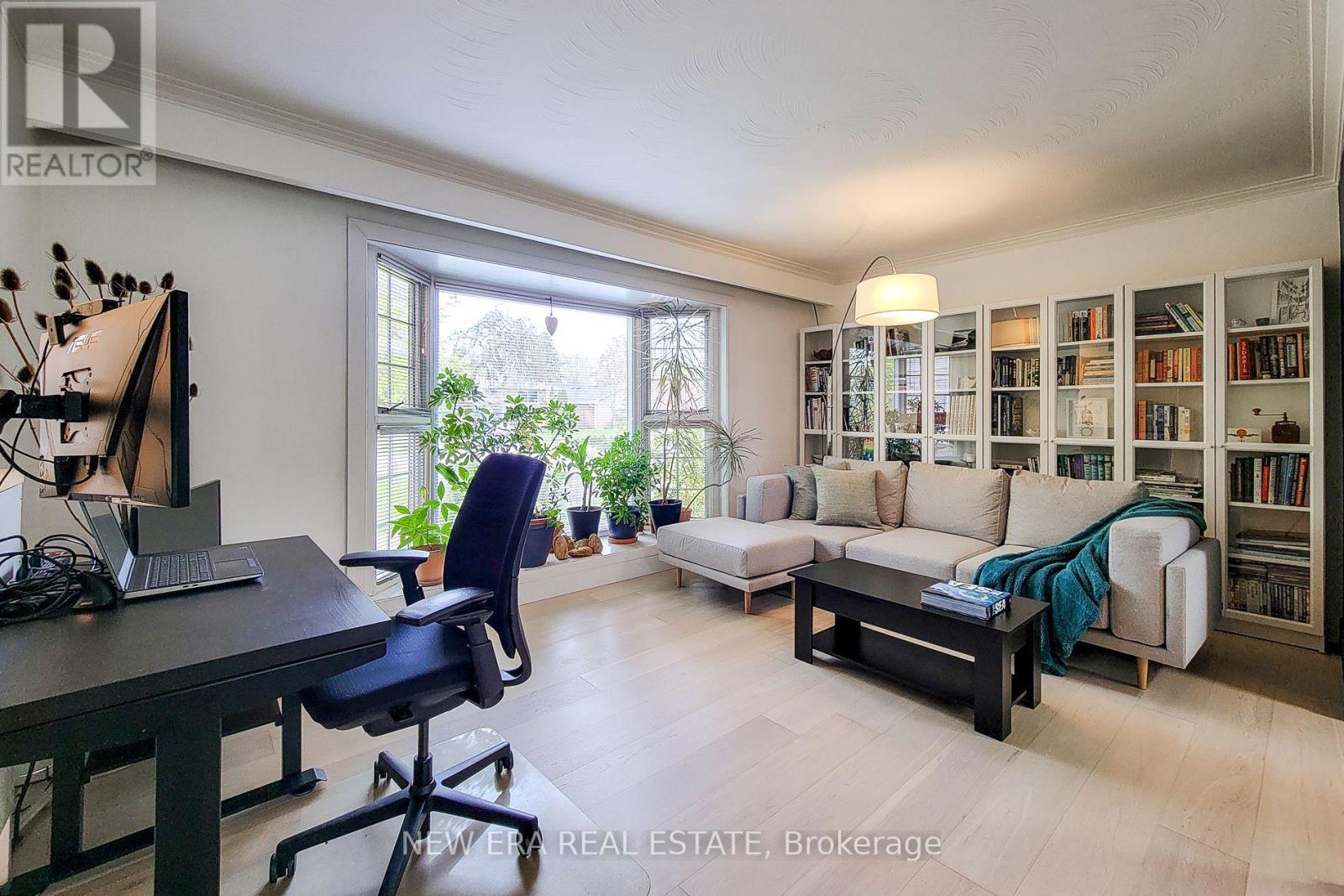 Photo 17 of 5322 Windermere Drive, Burlington ON