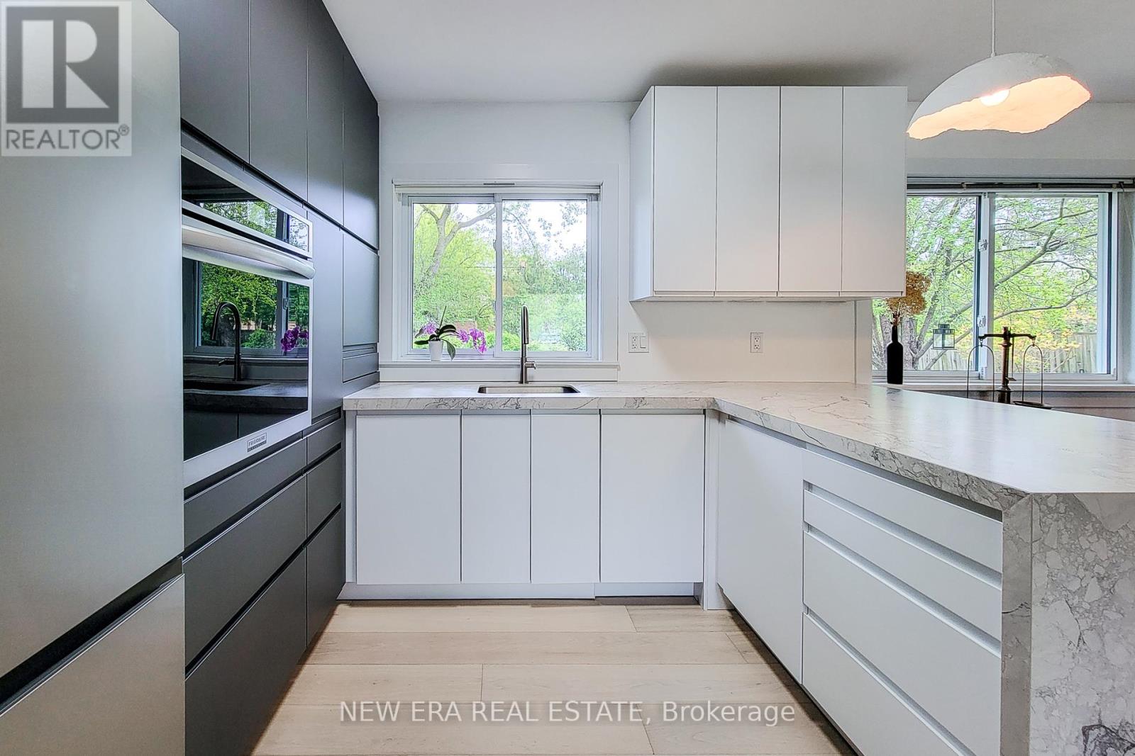 Photo 22 of 5322 Windermere Drive, Burlington ON