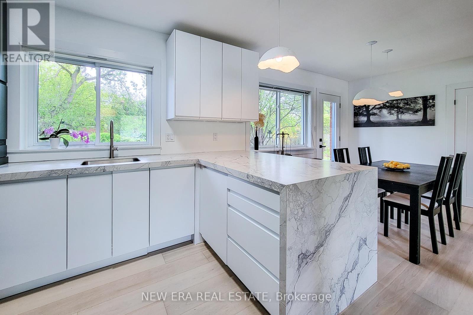 Photo 27 of 5322 Windermere Drive, Burlington ON
