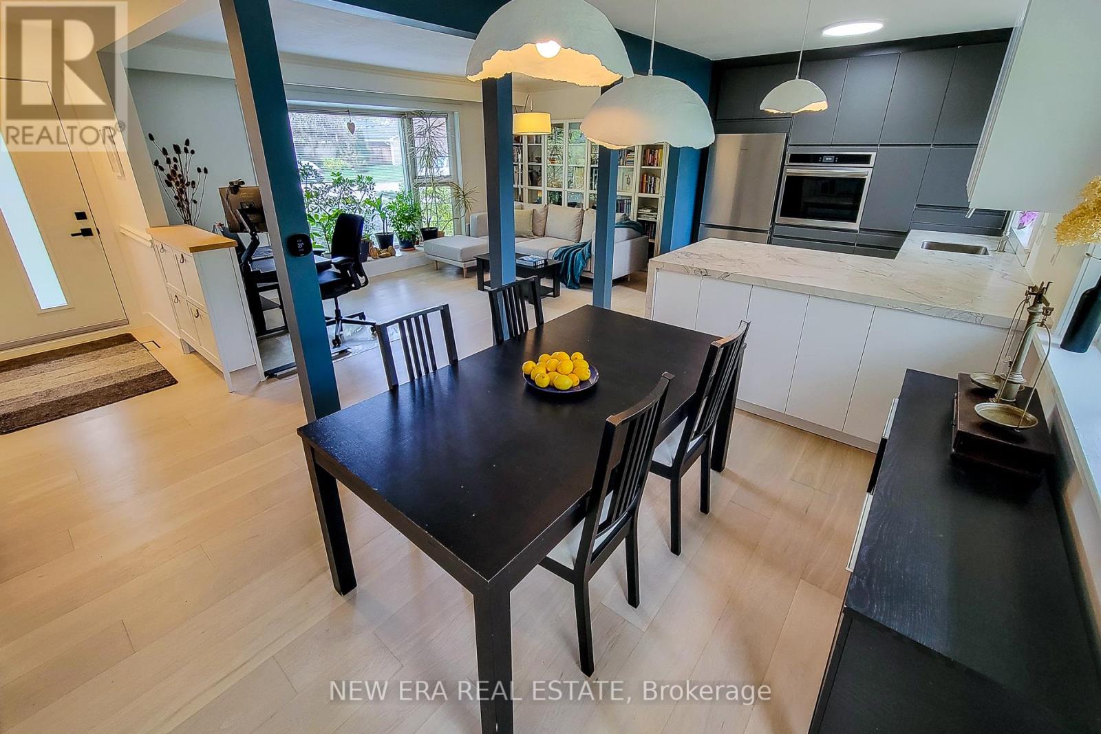 Photo 12 of 5322 Windermere Drive, Burlington ON