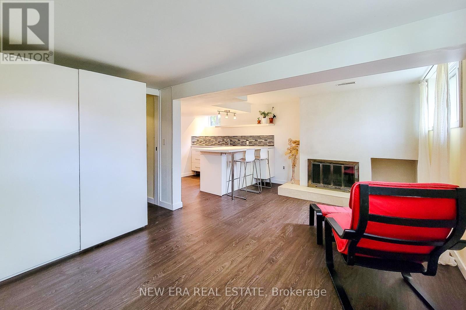 Photo 9 of 5322 Windermere Drive, Burlington ON