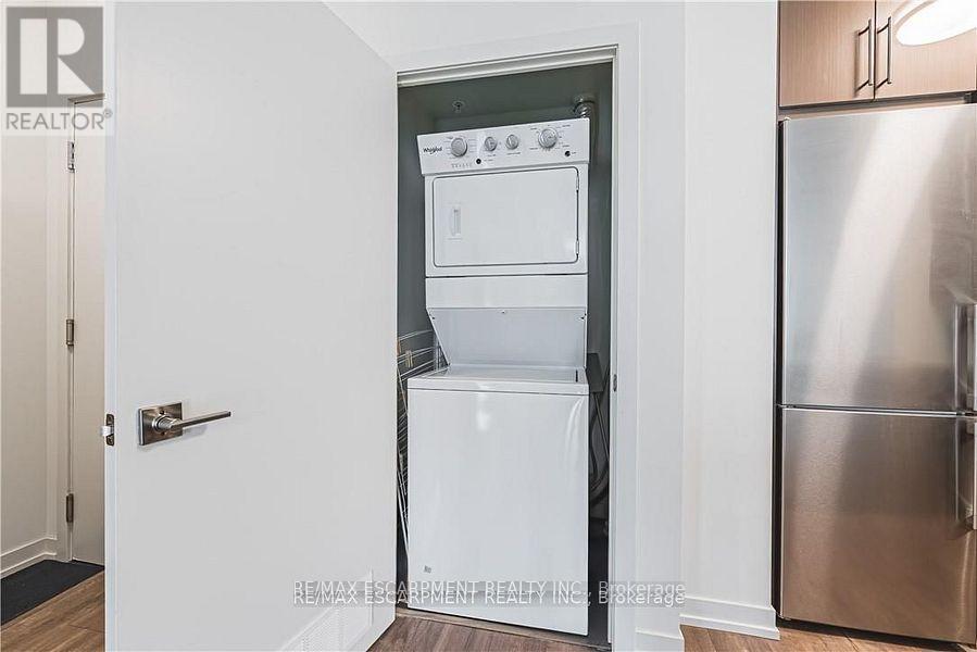 Photo 8 of 2001 2093 Fairview Street, Burlington ON