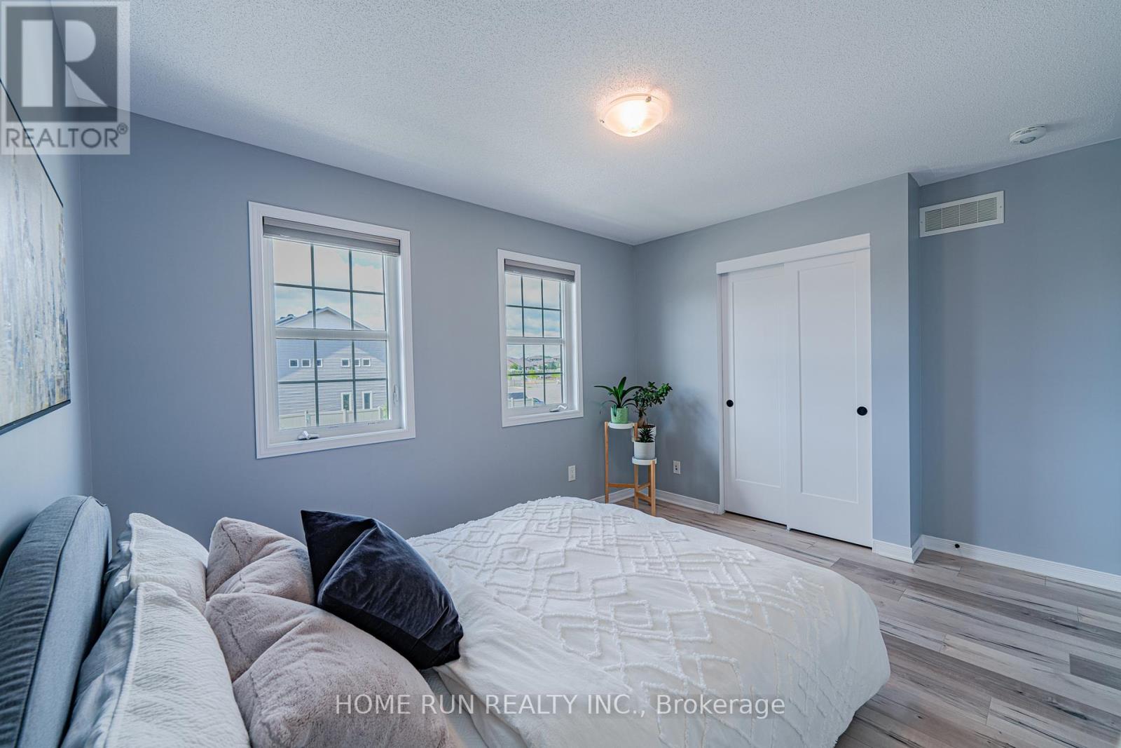 Photo 39 of 77 Defence Street, Ottawa ON