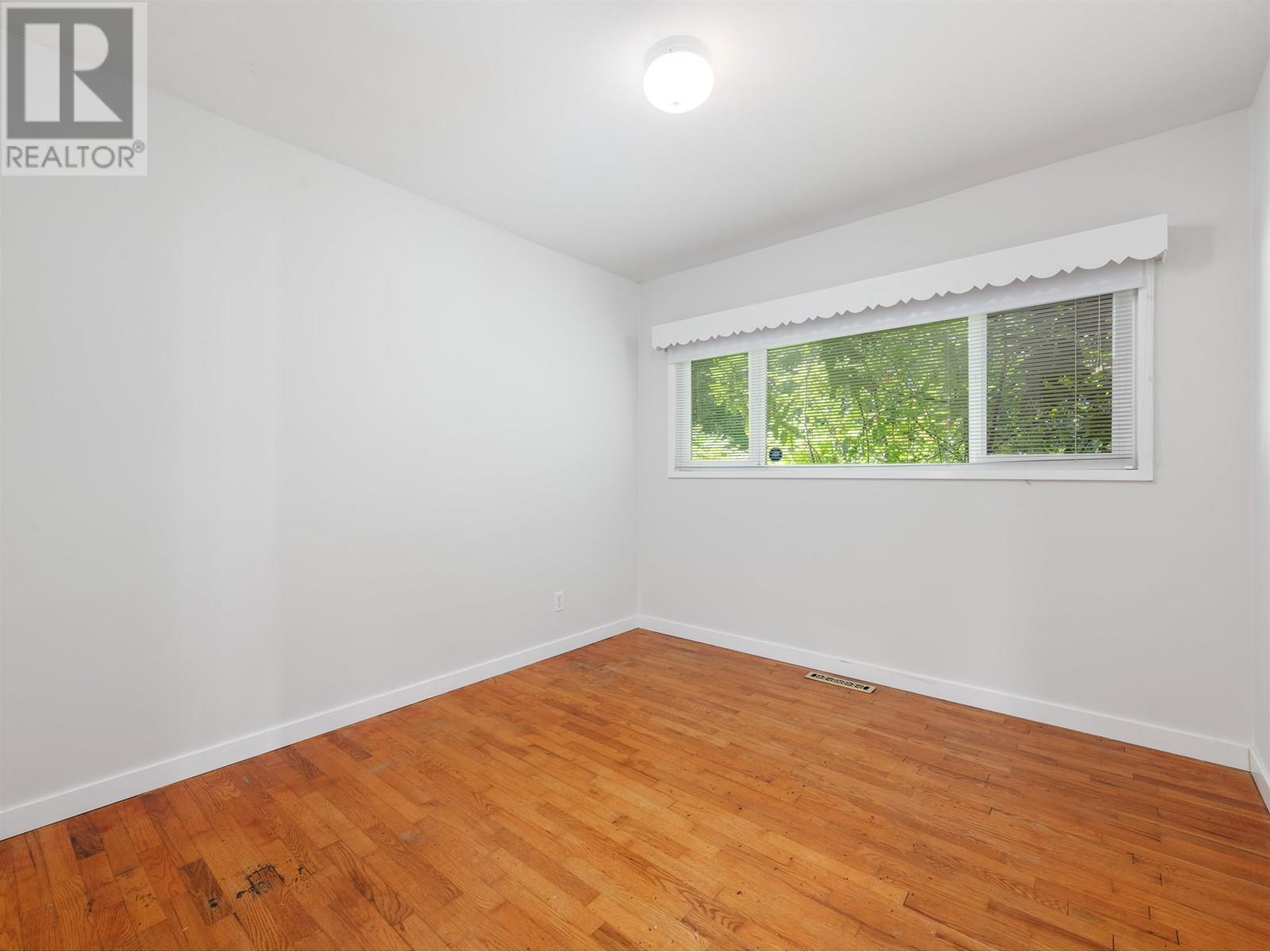 Photo 4 of 668 Westhyde Place, North Vancouver BC