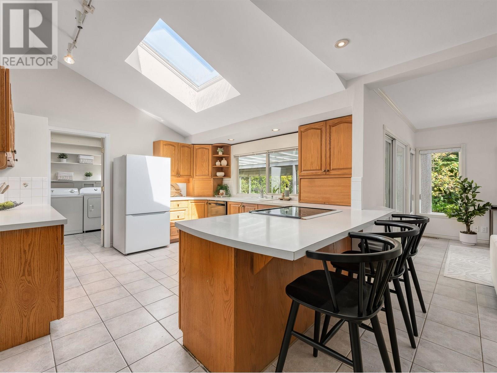 Photo 5 of 668 Westhyde Place, North Vancouver BC