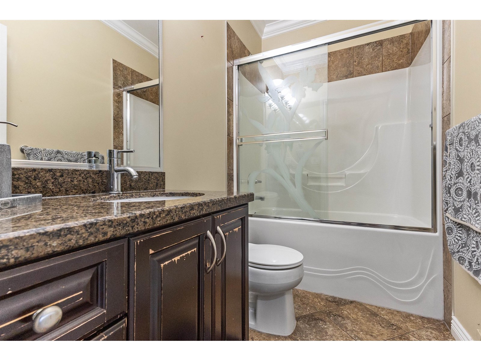 Photo 12 of 32514 Carter Avenue, Mission BC