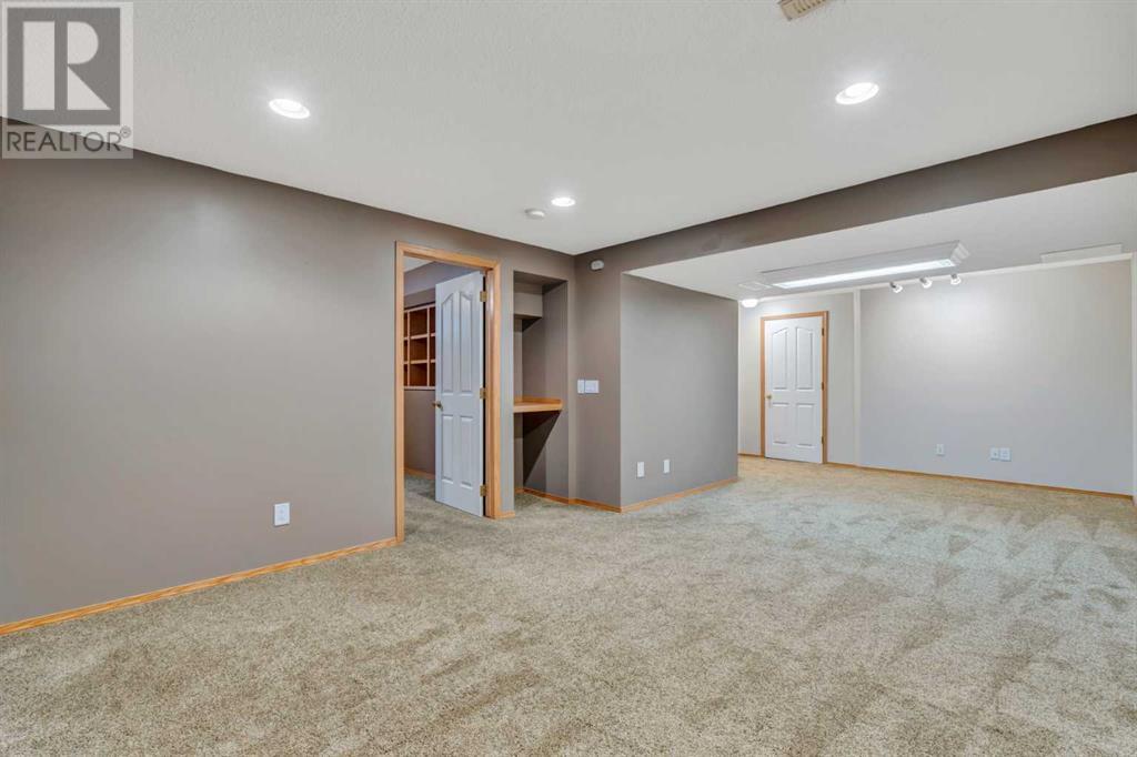 Single Family House for Sale in  Citadel Peak Mews NW Citadel Calgary 