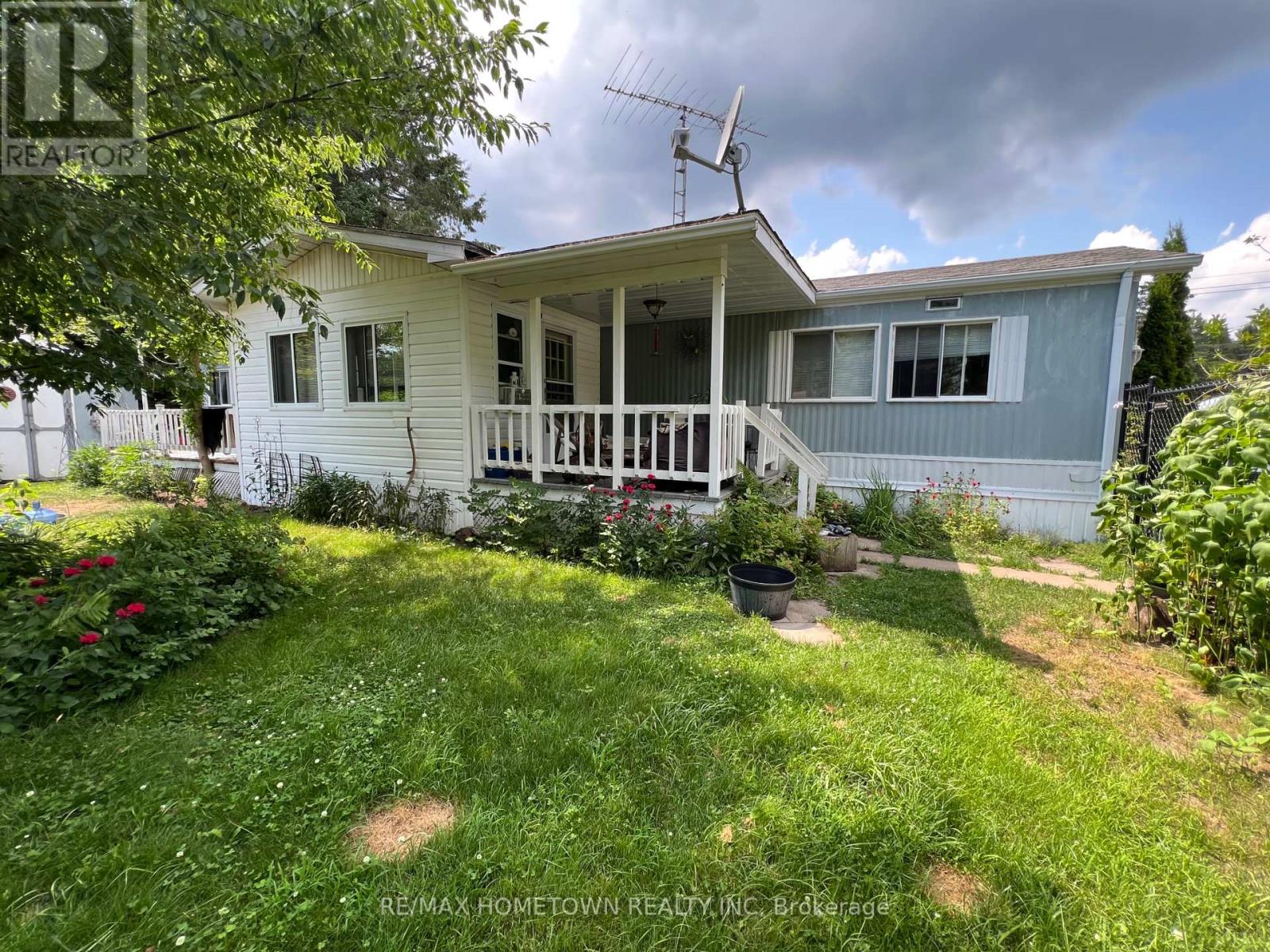 Photo 2 of 212 Knight Avenue, Augusta ON