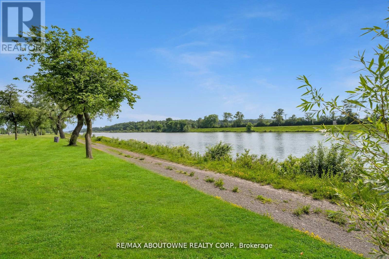Photo 1 of 69 Starboard Crescent, Welland ON