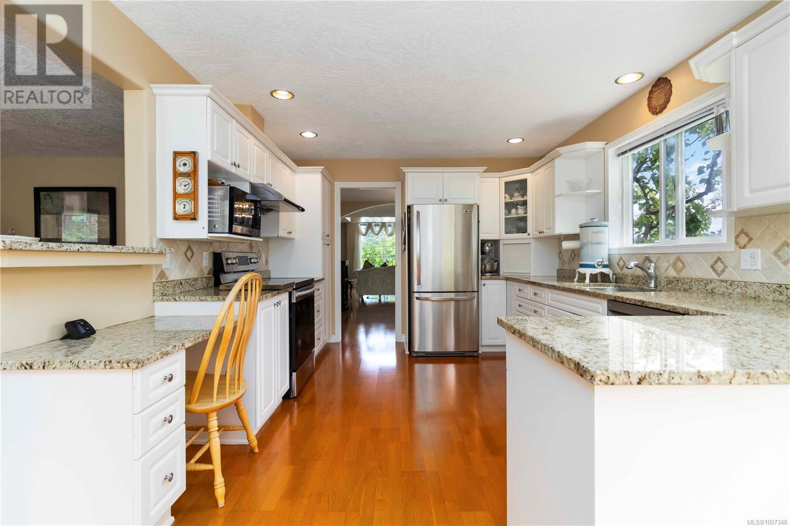 Photo 4 of 2350 Setchfield Ave, Langford BC