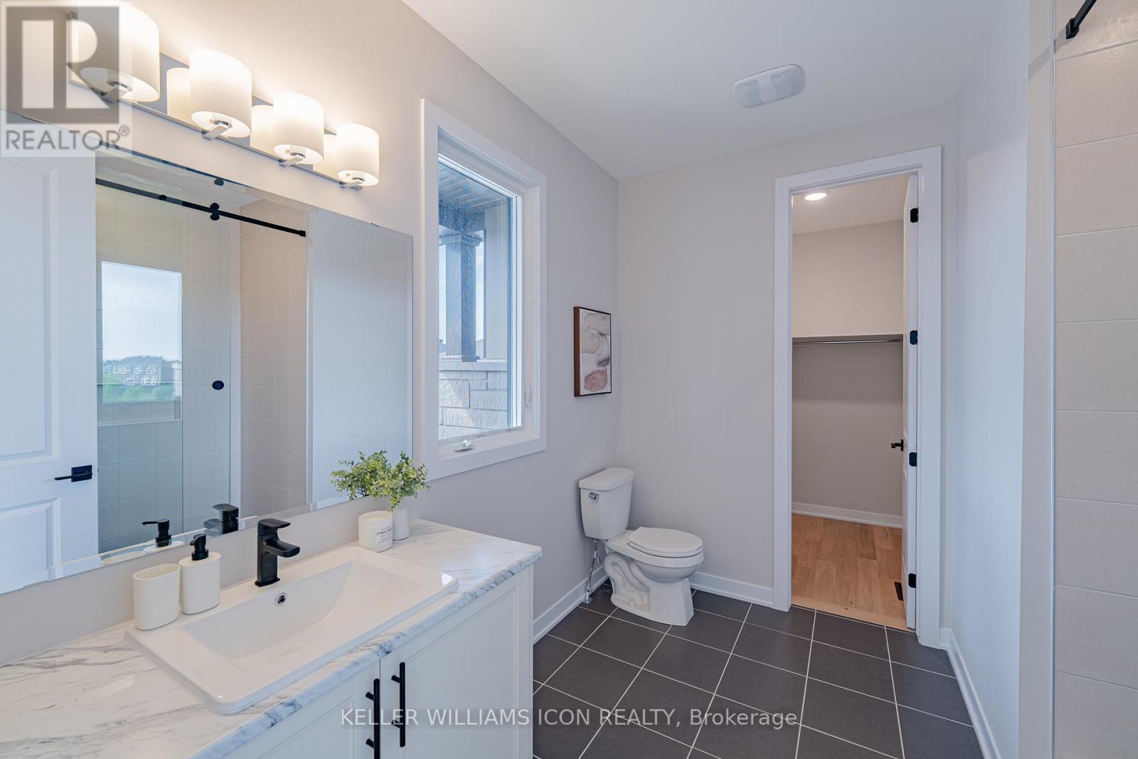 https://ddfcdn.realtor.ca/listing/TS638881079640470000/reb76/highres/3/x12240823_30.jpg