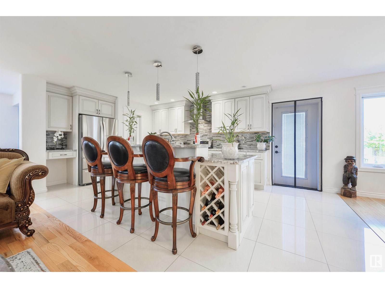 Photo 11 of 9720 65 Av Nw, Edmonton AB