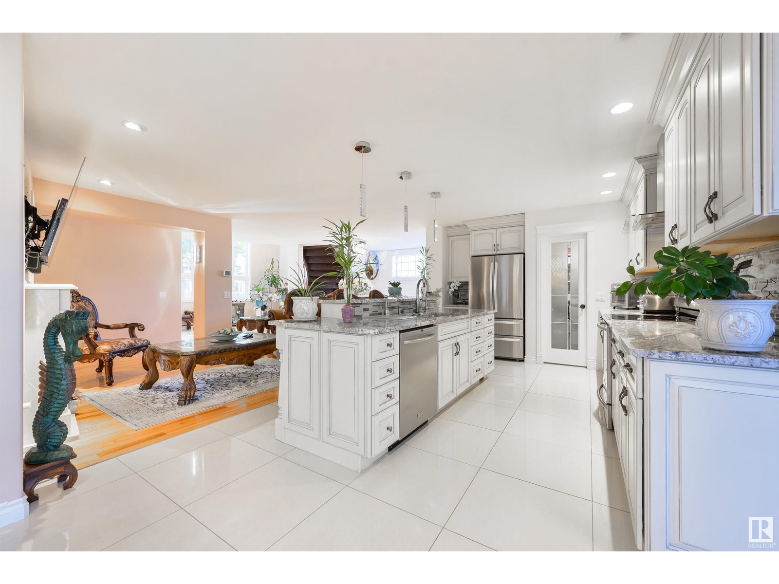 Photo 17 of 9720 65 Av Nw, Edmonton AB