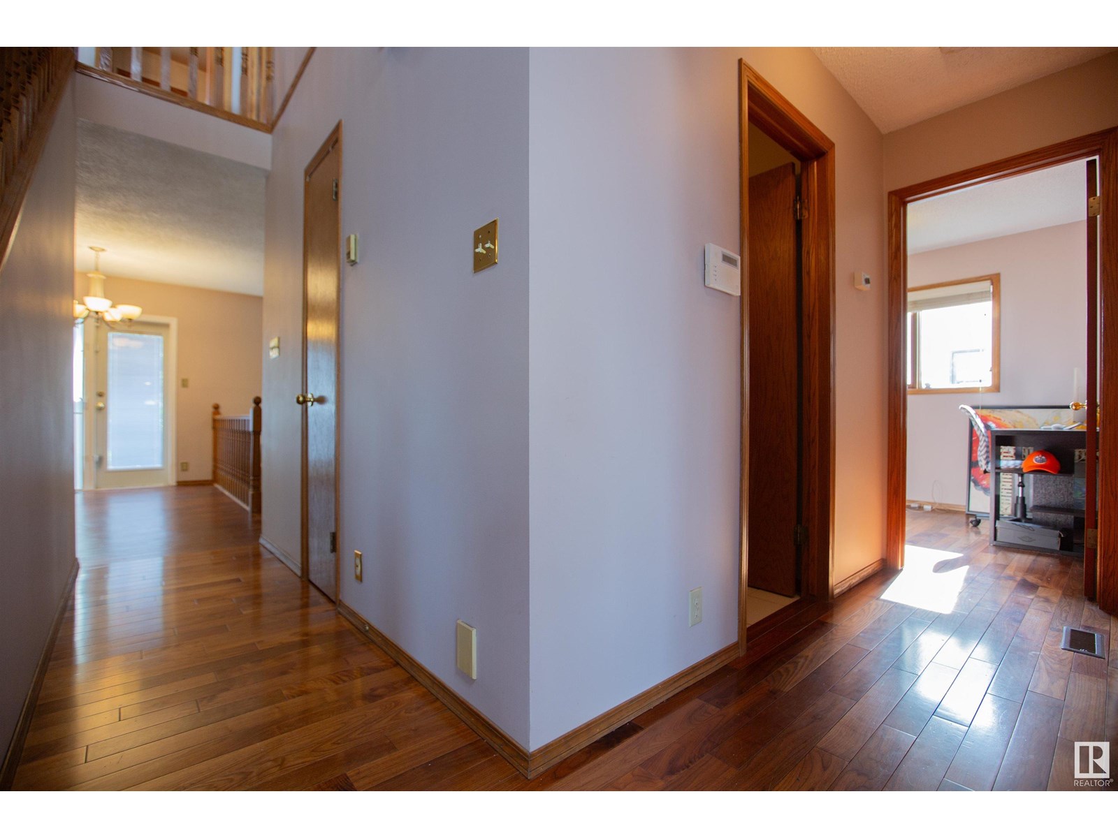 Photo 10 of 9915 154 Av Nw, Edmonton AB