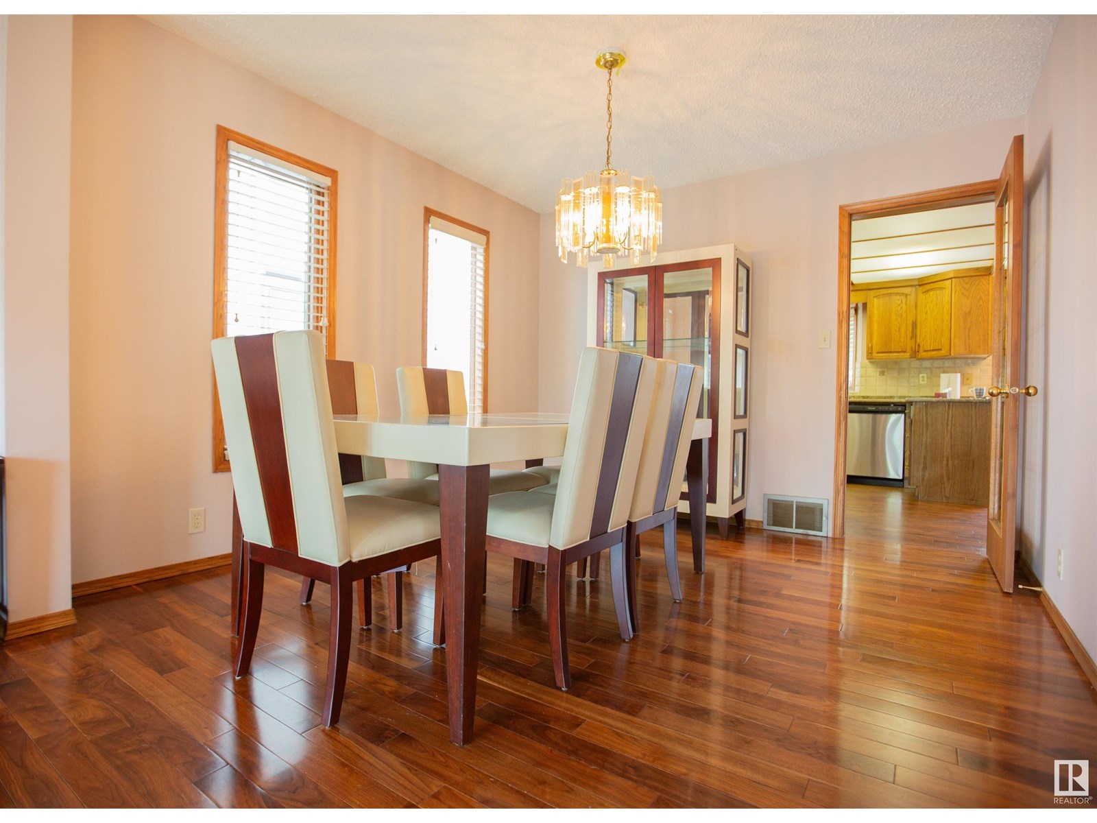 Photo 9 of 9915 154 Av Nw, Edmonton AB