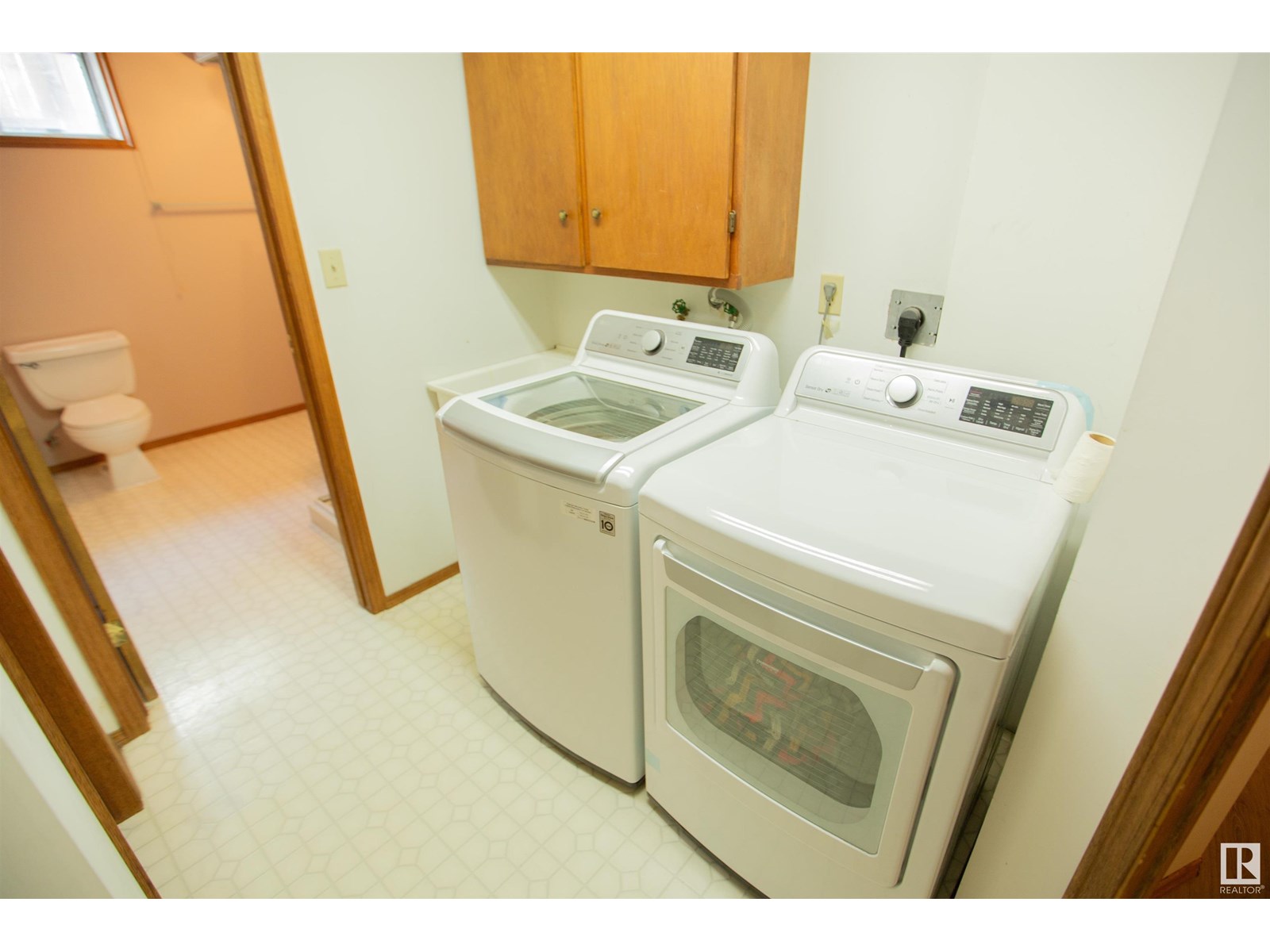 Photo 40 of 9915 154 Av Nw, Edmonton AB