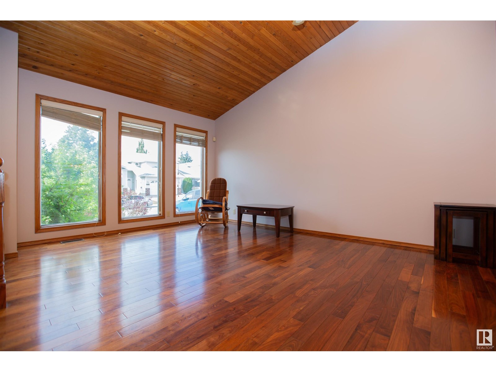 Photo 7 of 9915 154 Av Nw, Edmonton AB