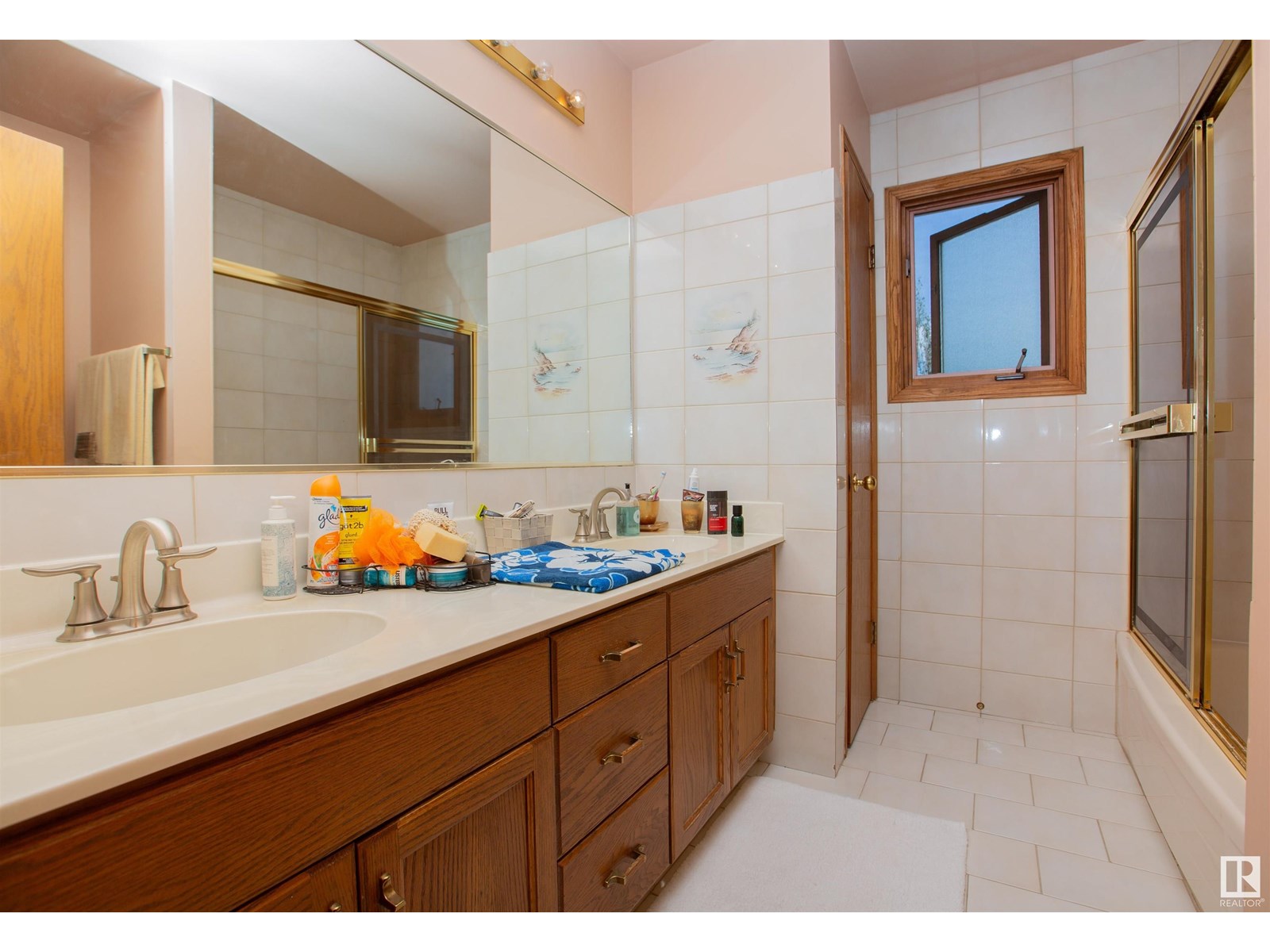 Photo 31 of 9915 154 Av Nw, Edmonton AB