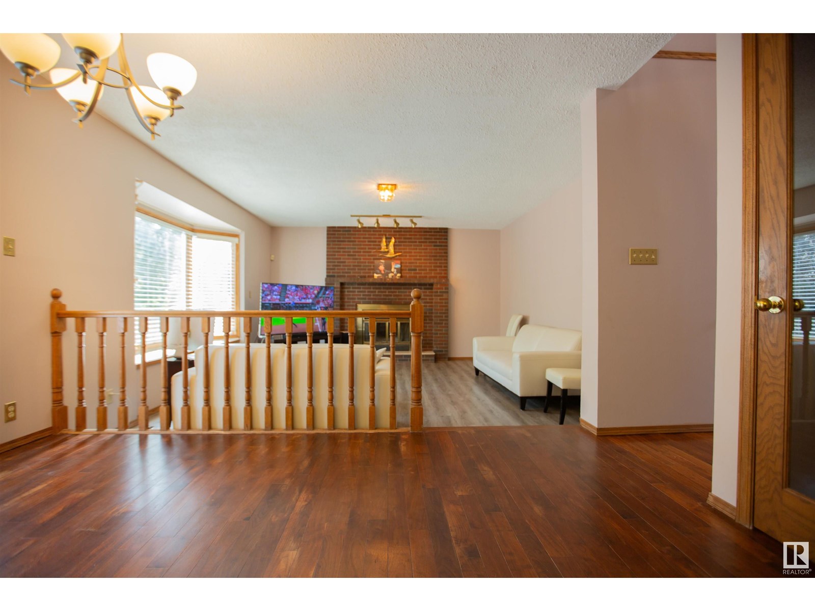 Photo 13 of 9915 154 Av Nw, Edmonton AB