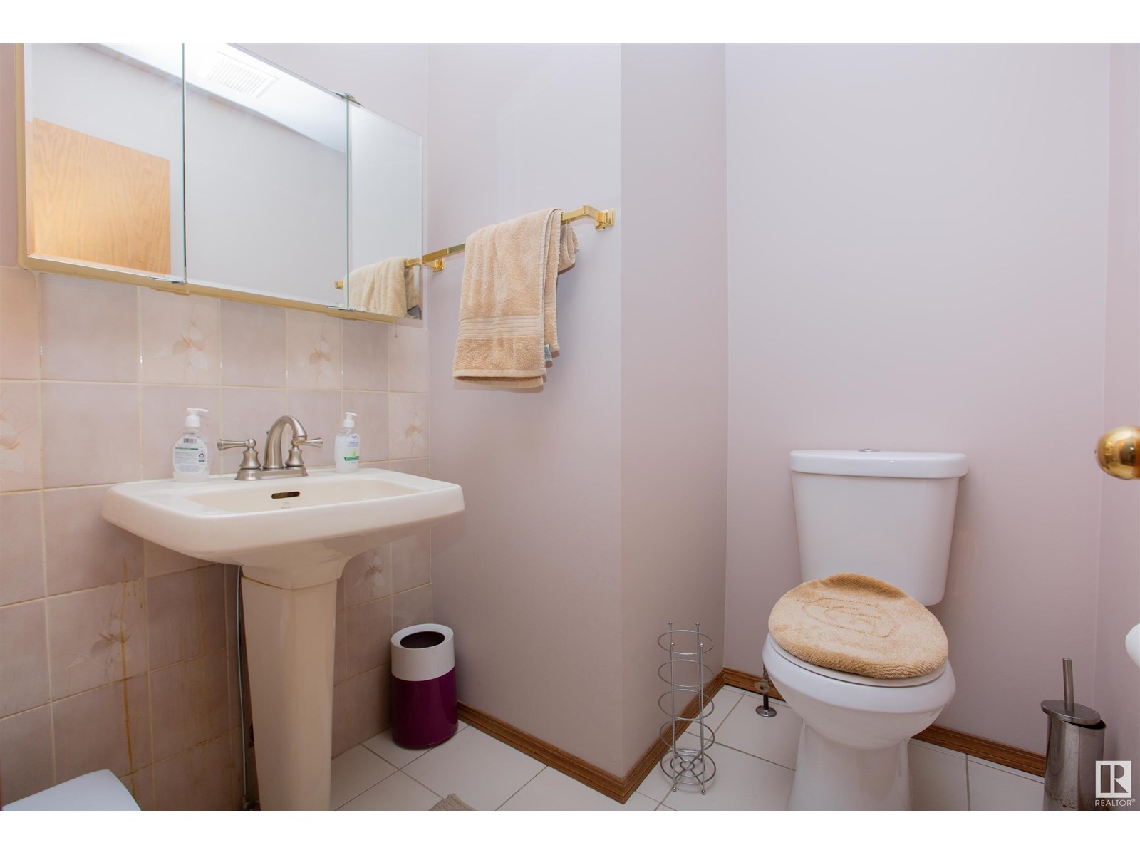 Photo 14 of 9915 154 Av Nw, Edmonton AB
