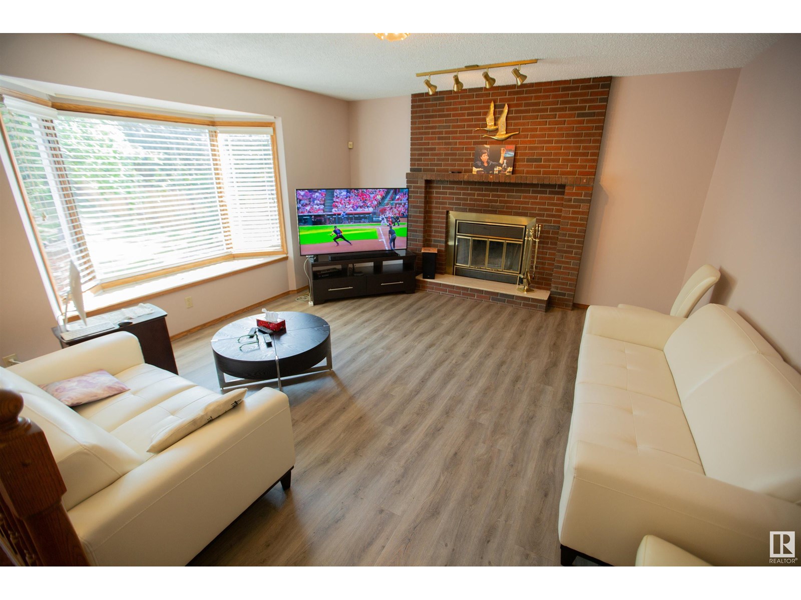 Photo 11 of 9915 154 Av Nw, Edmonton AB