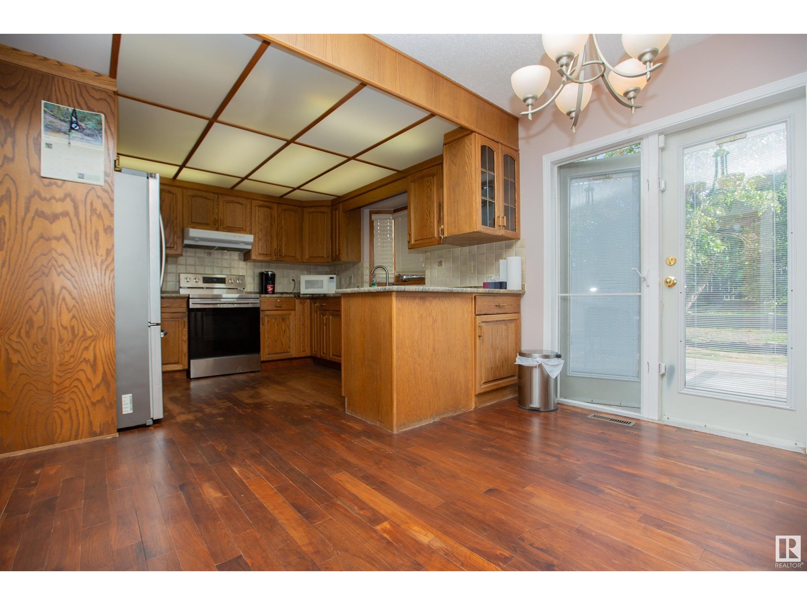 Photo 18 of 9915 154 Av Nw, Edmonton AB