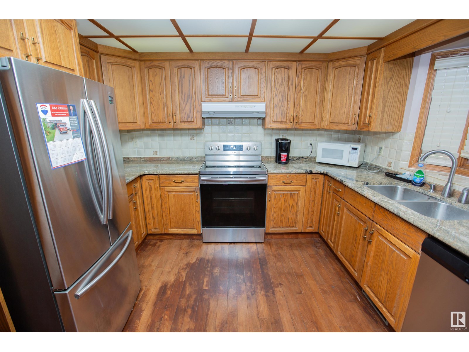 Photo 20 of 9915 154 Av Nw, Edmonton AB