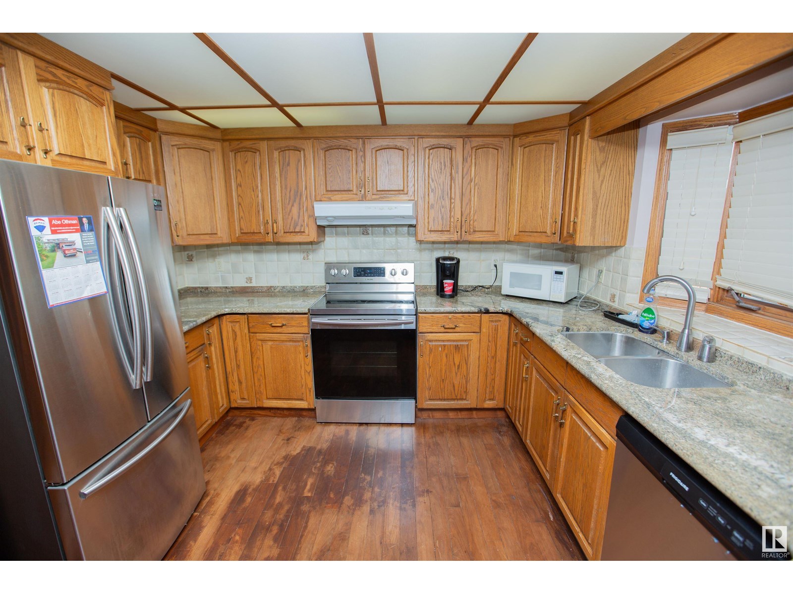 Photo 19 of 9915 154 Av Nw, Edmonton AB