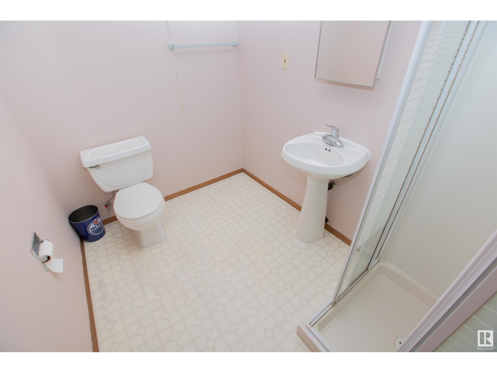 Photo 38 of 9915 154 Av Nw, Edmonton AB