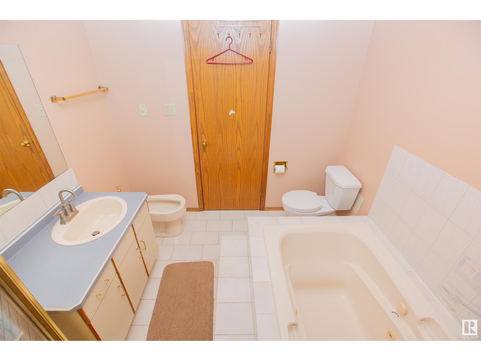 Photo 27 of 9915 154 Av Nw, Edmonton AB