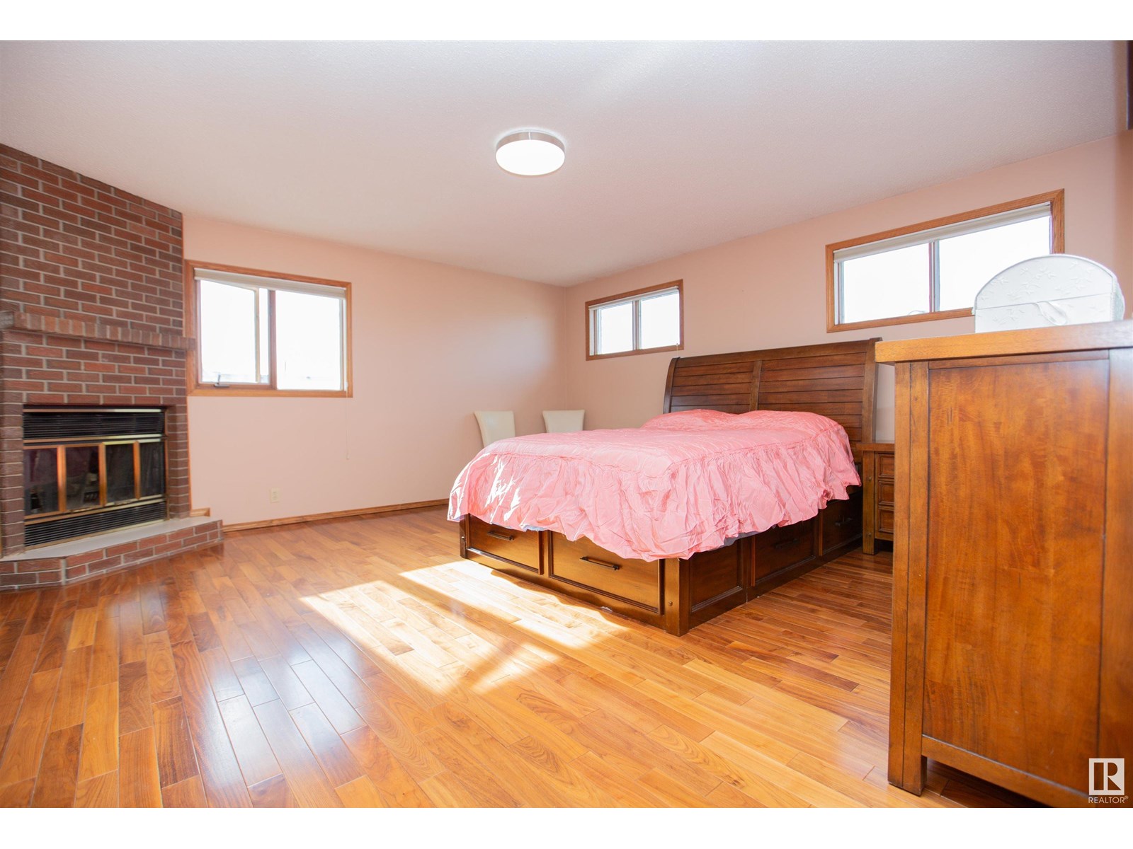 Photo 24 of 9915 154 Av Nw, Edmonton AB
