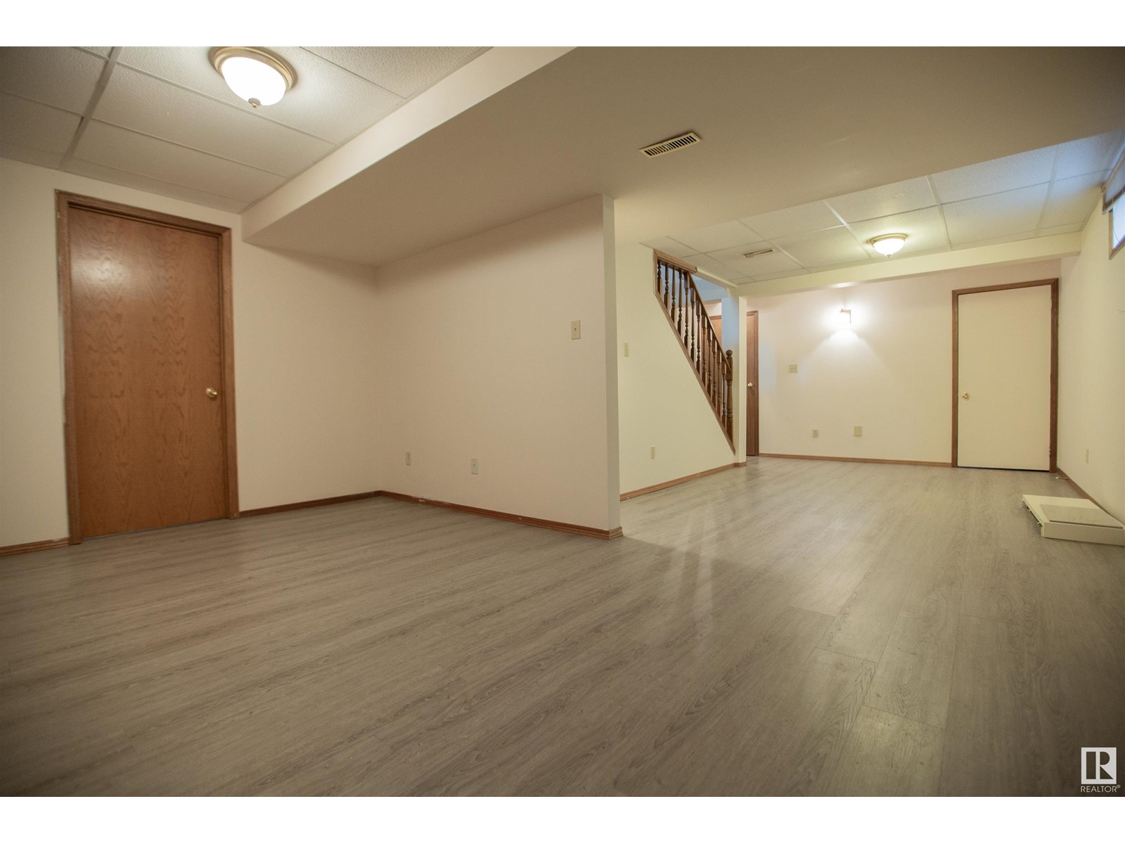 Photo 33 of 9915 154 Av Nw, Edmonton AB