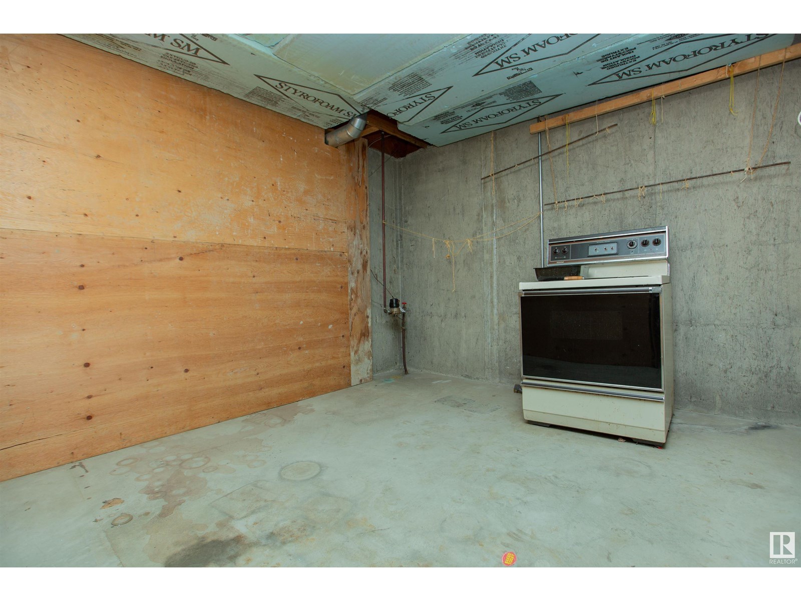 Photo 39 of 9915 154 Av Nw, Edmonton AB