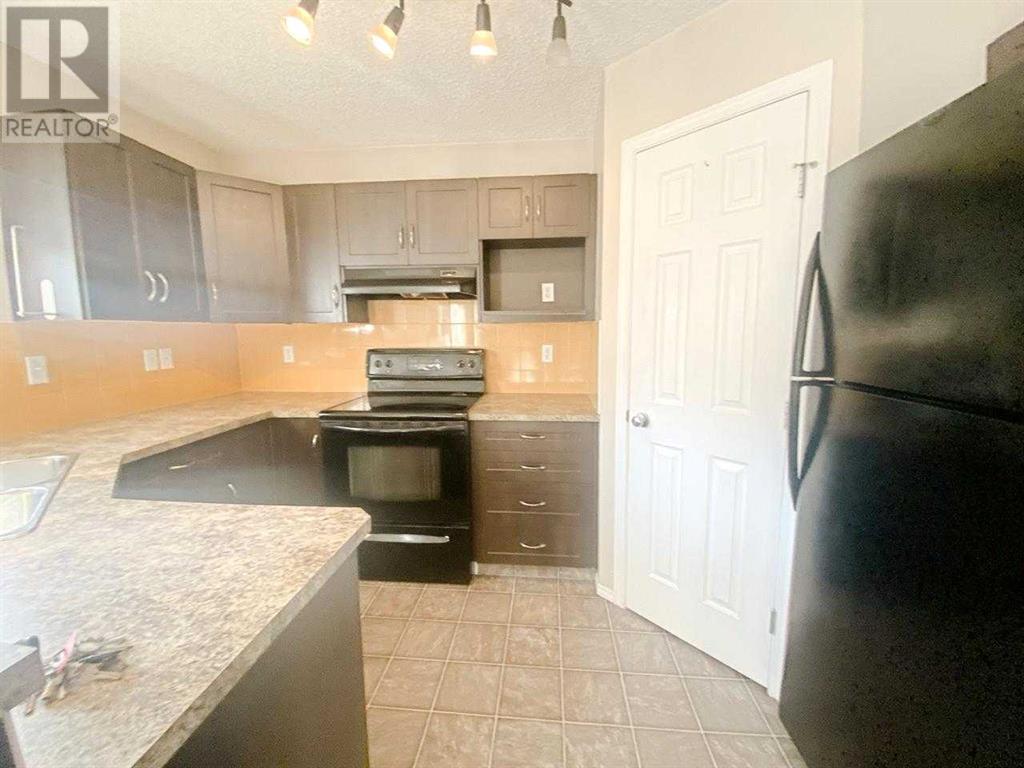 Photo 3 of 143 Cimarron Grove Circle, Okotoks AB