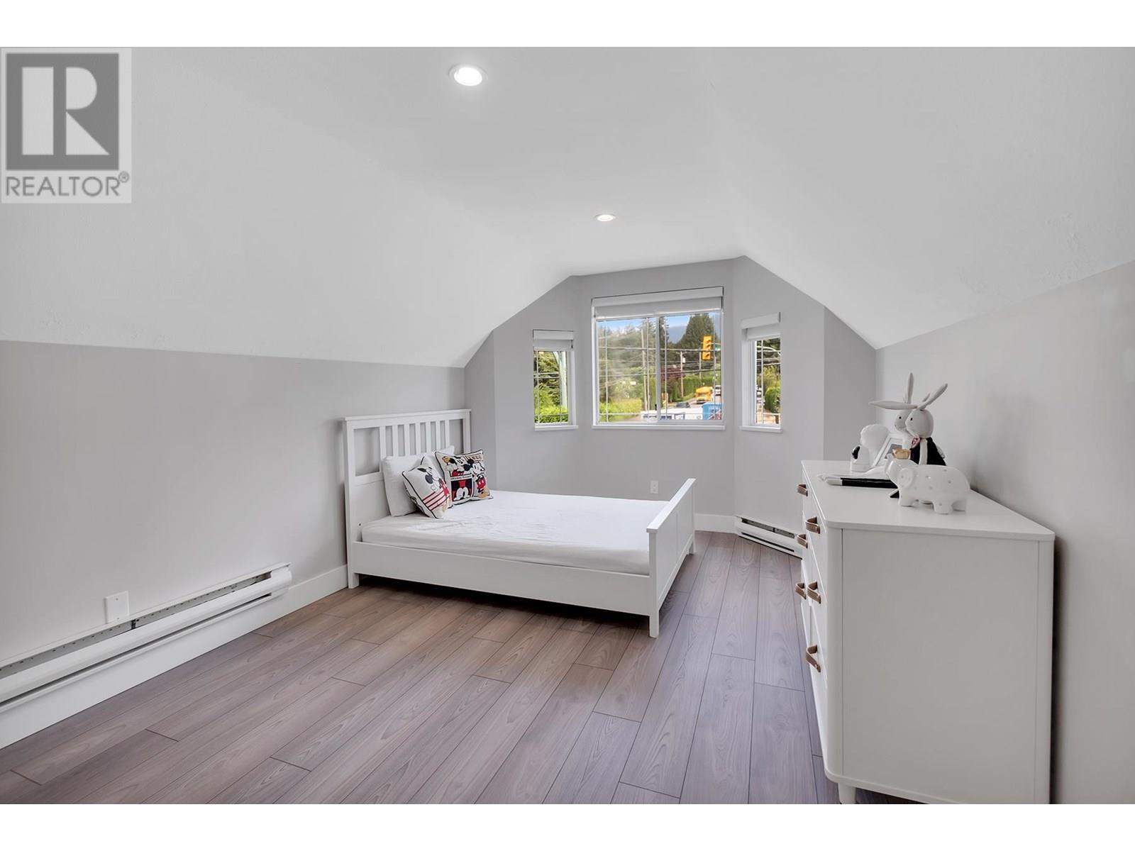 633 FIR STREET, North Vancouver