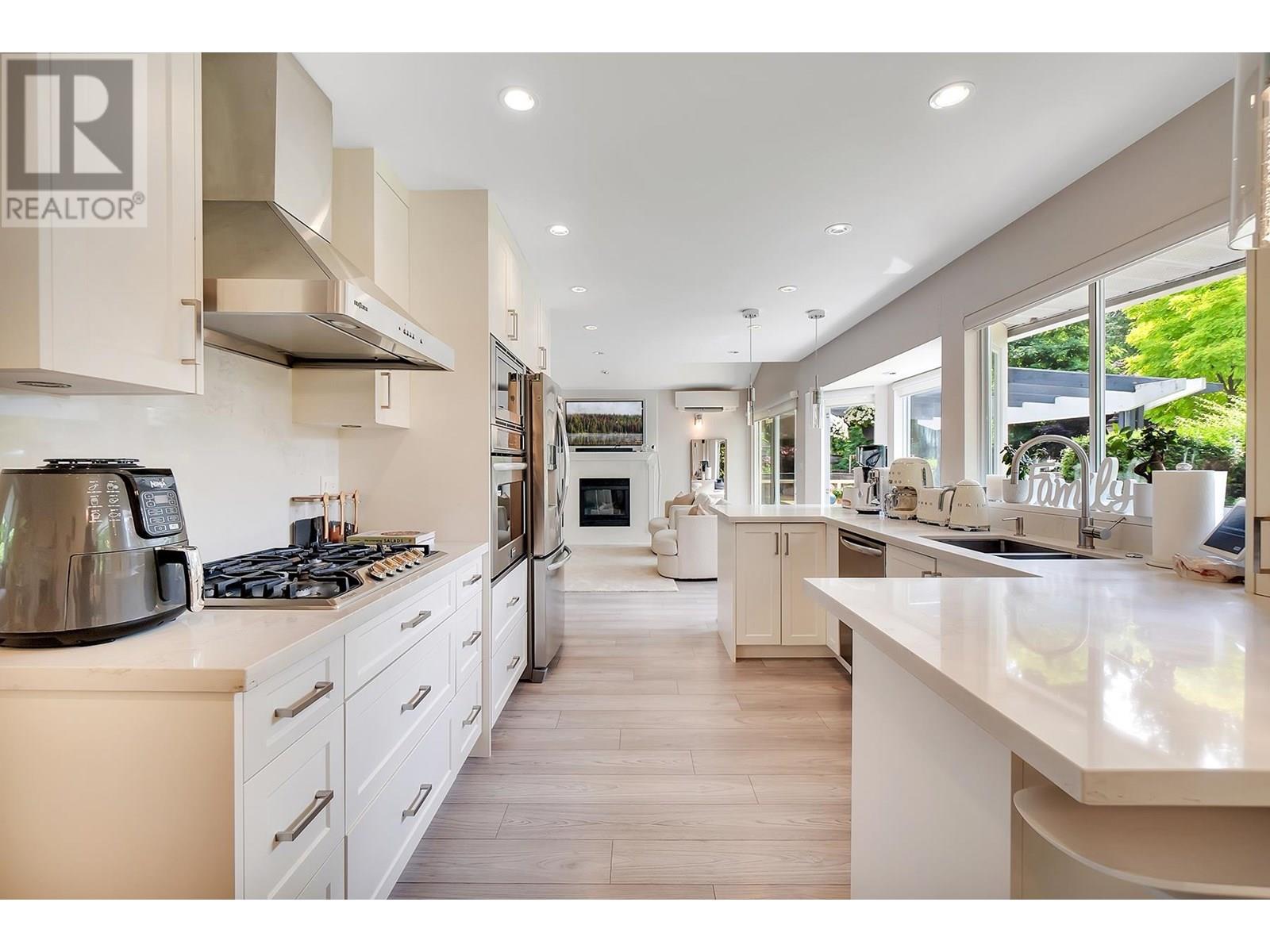 633 FIR STREET, North Vancouver