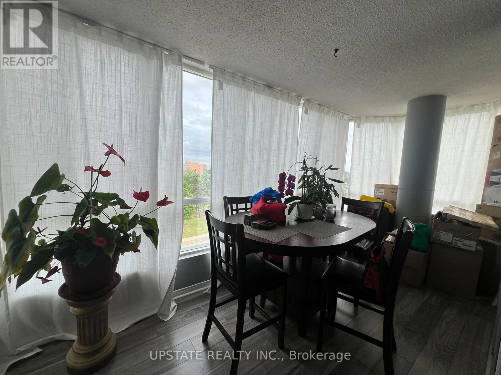Photo 10 of 303 145 Hillcrest Avenue, Mississauga ON