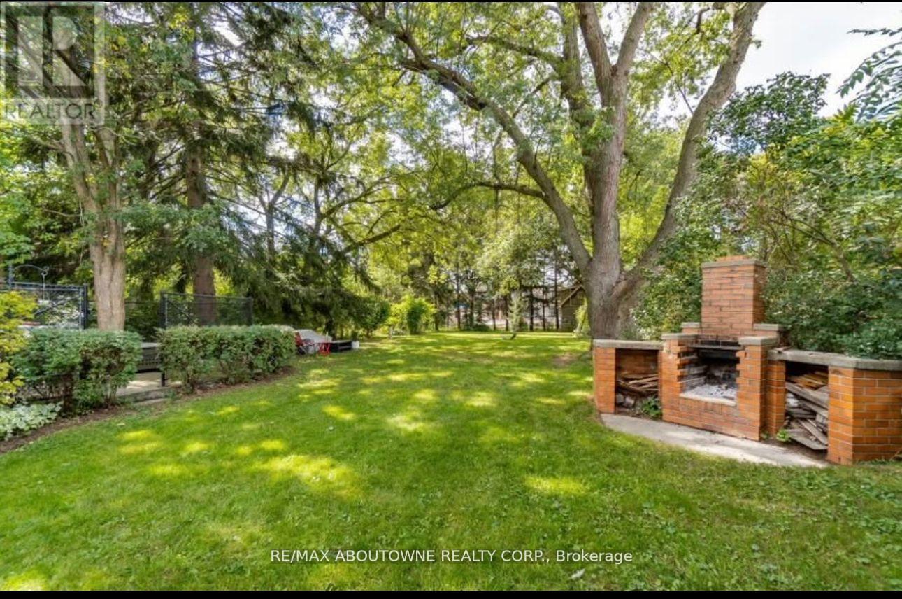 Photo 9 of 550 Fourth Line, Oakville ON